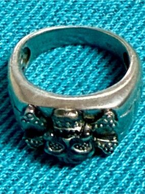 Sterling Silver Floral Accent Men's Ring - Silver